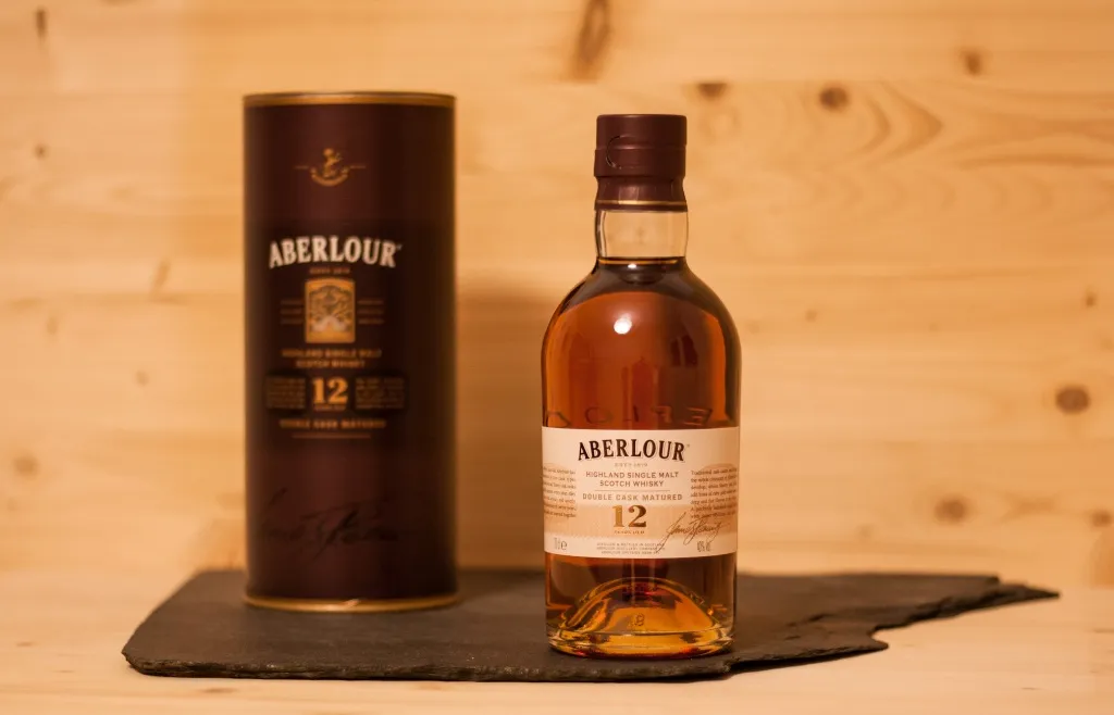 Der Aberlour 12 wirkt sehr reif und einladend.