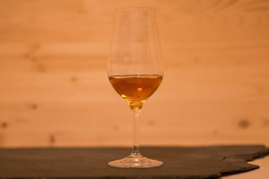 Die Farbe des Aberlour 12 ist mit dem Berstein sowie Kuofer wirklich sehr gut gelungen.