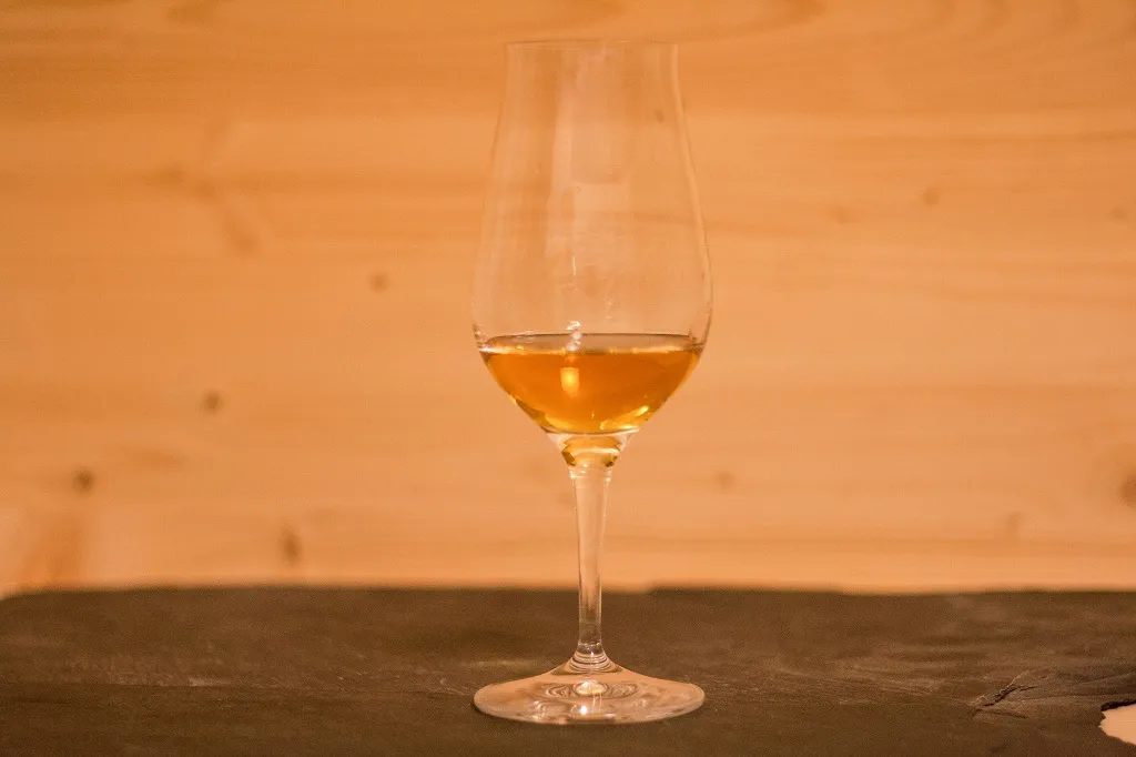 Der Bruichladdich The Classic Laddie hat eine sehr schöne gelb-goldene Färbung.