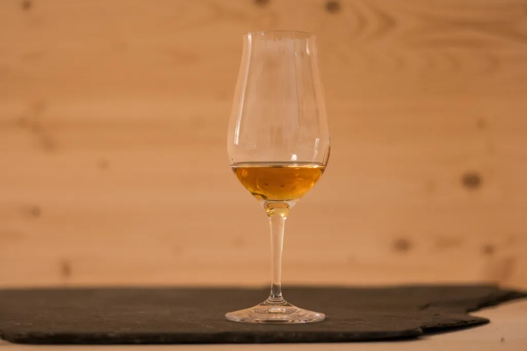Die schöne Goldnote mit Kupgerstich des Bunnahabhain Erigh na Greine.
