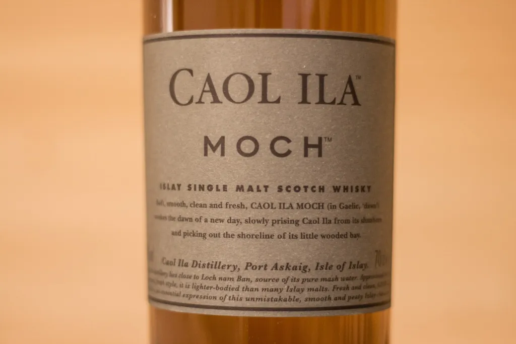 Das dunklere Etikett des Caol Ila Moch.