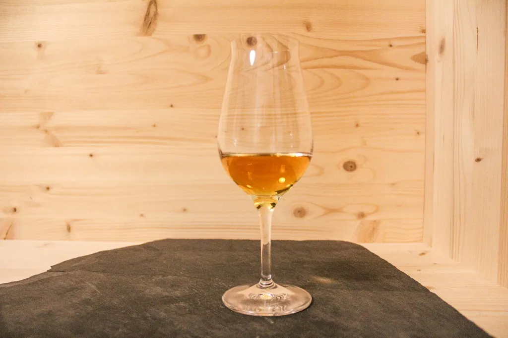 Der Dewars 12 hat einen schönen Goldton