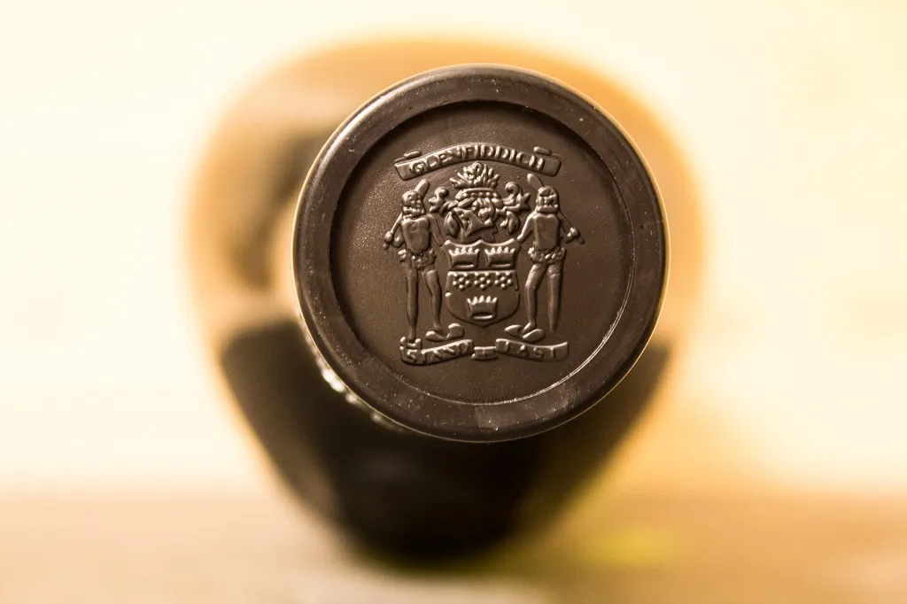 Eine schöne Verzierung auf der Flasche des Glenfiddich 12.