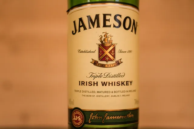 Das Wappen der Familie Jameson mit dem Spruch "SINE METU".