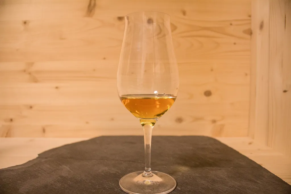 Der Johnnie Walker Red Label mit dem Honig- goldenen Auftreten.