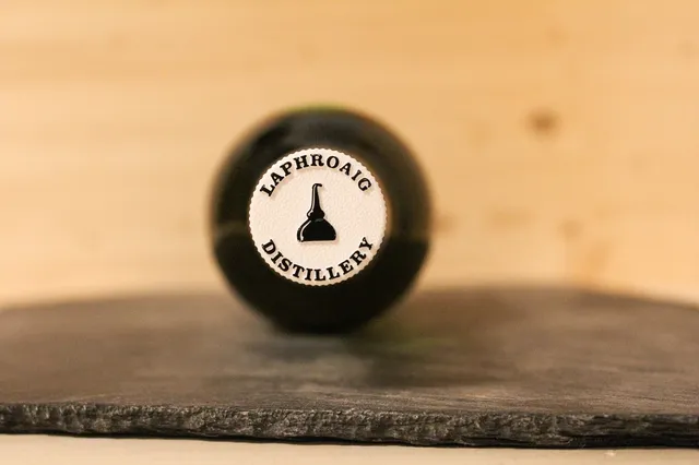 Schön gestalteter Deckel des Laphroaig 10.