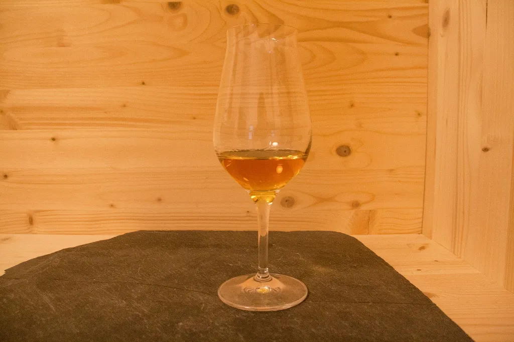 Die Farbe des Monkey Shoulder liegt im Bernstein und wirkt sehr einladend.