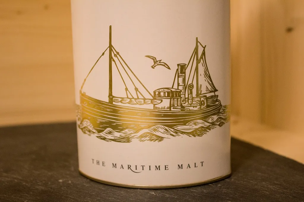 Der Verweis bei dem Old Pulteney 12, auf die Schifffahrt, ist sehr präsent. 