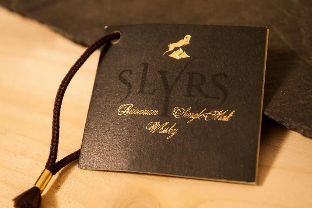 Auch das Beiheft des Slyrs Single Malt ist sehr schön geschmückt.