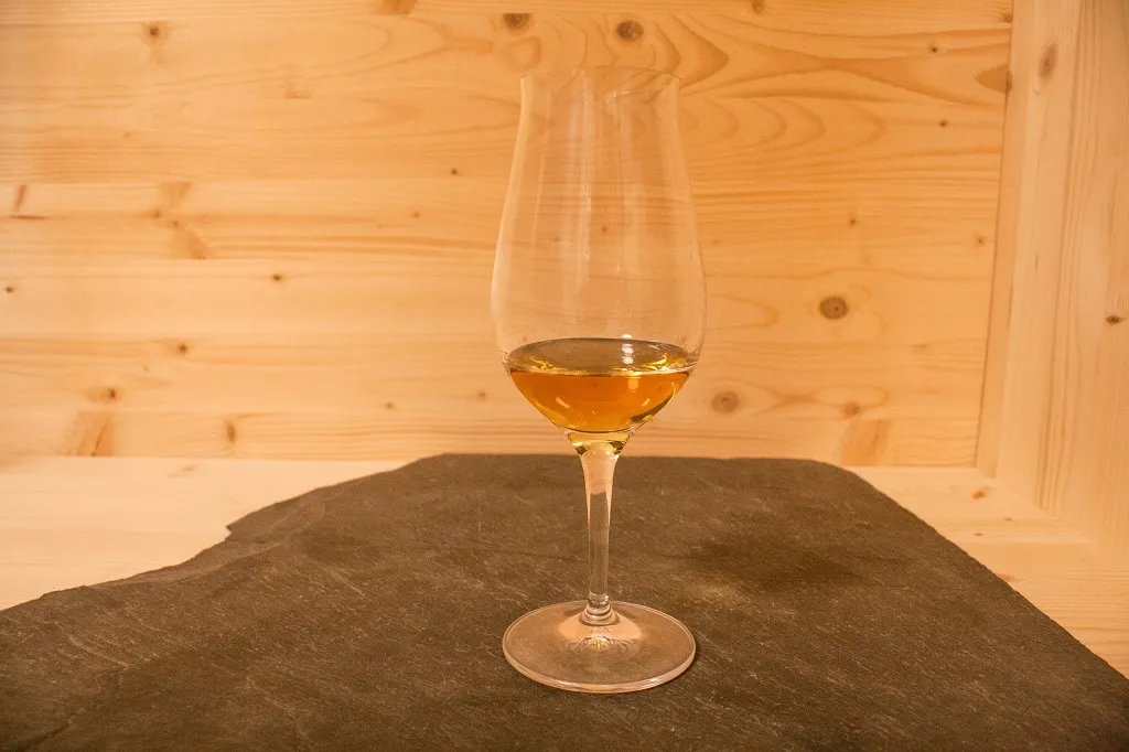 Der einladende Goldton des Slyrs Single Malt Whisky..