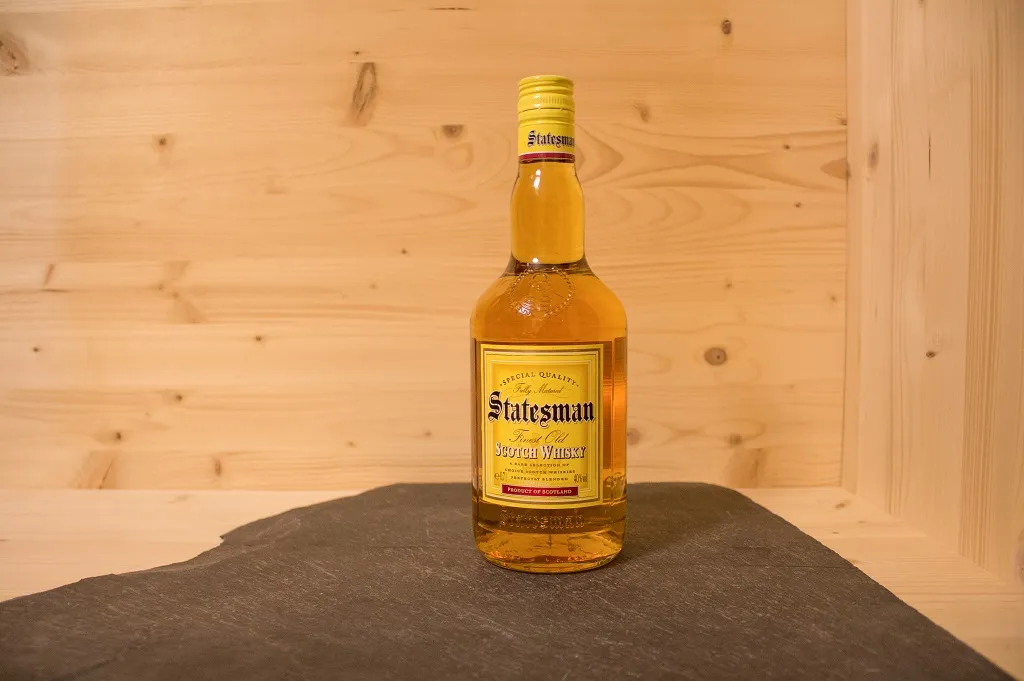Die einfache Optik des Statesman Blended Scotch von Aldi-Nord. 