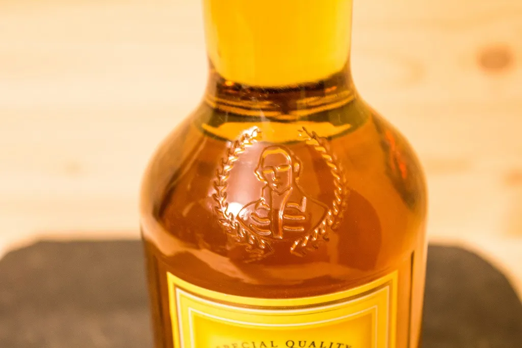 Die Verzierung des Statesman Blended Scotch. 