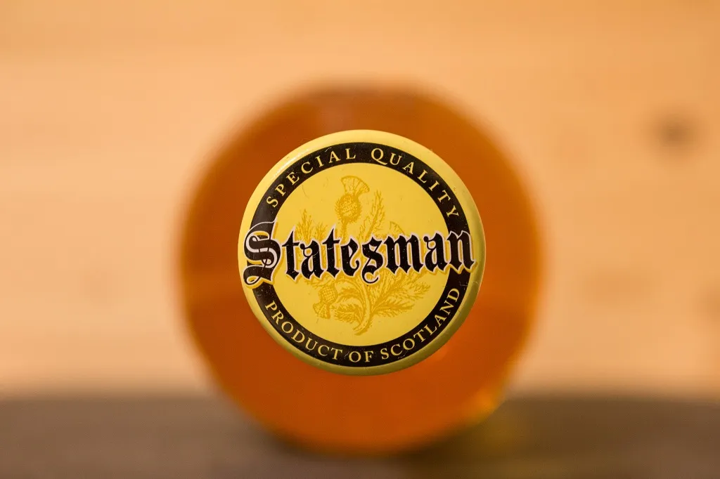 Der Verschluss des Statesman Blended Scotch von Aldi-Nord.