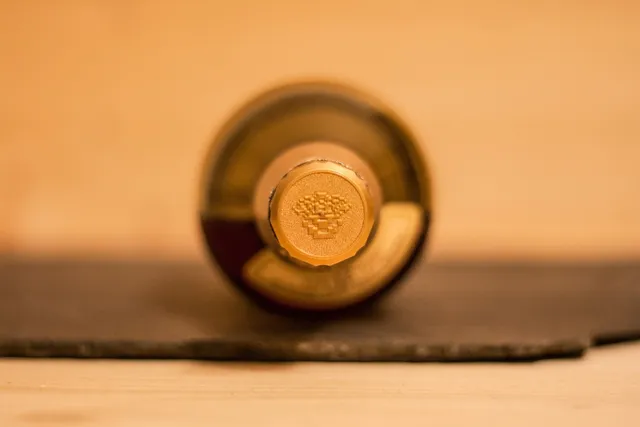 Der Deckel des Yamazaki 12 ist mit einer Pixel-artigen Verzierung geschmückt.