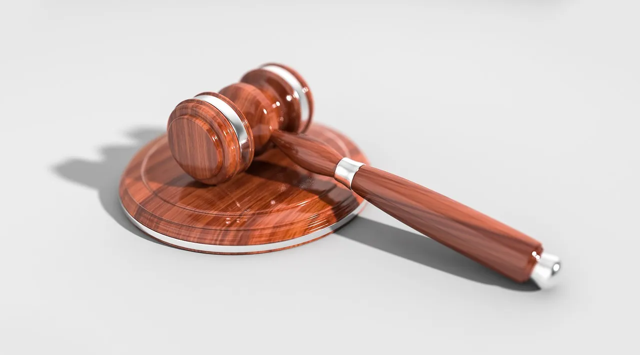 Ein hölzerner Auktionshammer (Gavel)